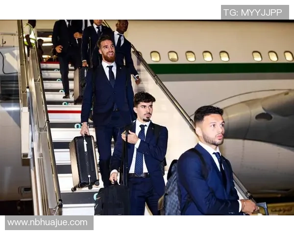 足球明星华丽西装出场背后的故事与时尚魅力揭秘 足球明星华丽西装出场背后的故事与时尚魅力揭秘