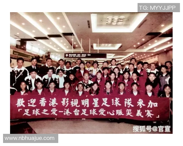 足球明星合影立牌图案展现球场魅力与友谊的完美结合 足球明星合影立牌图案展现球场魅力与友谊的完美结合